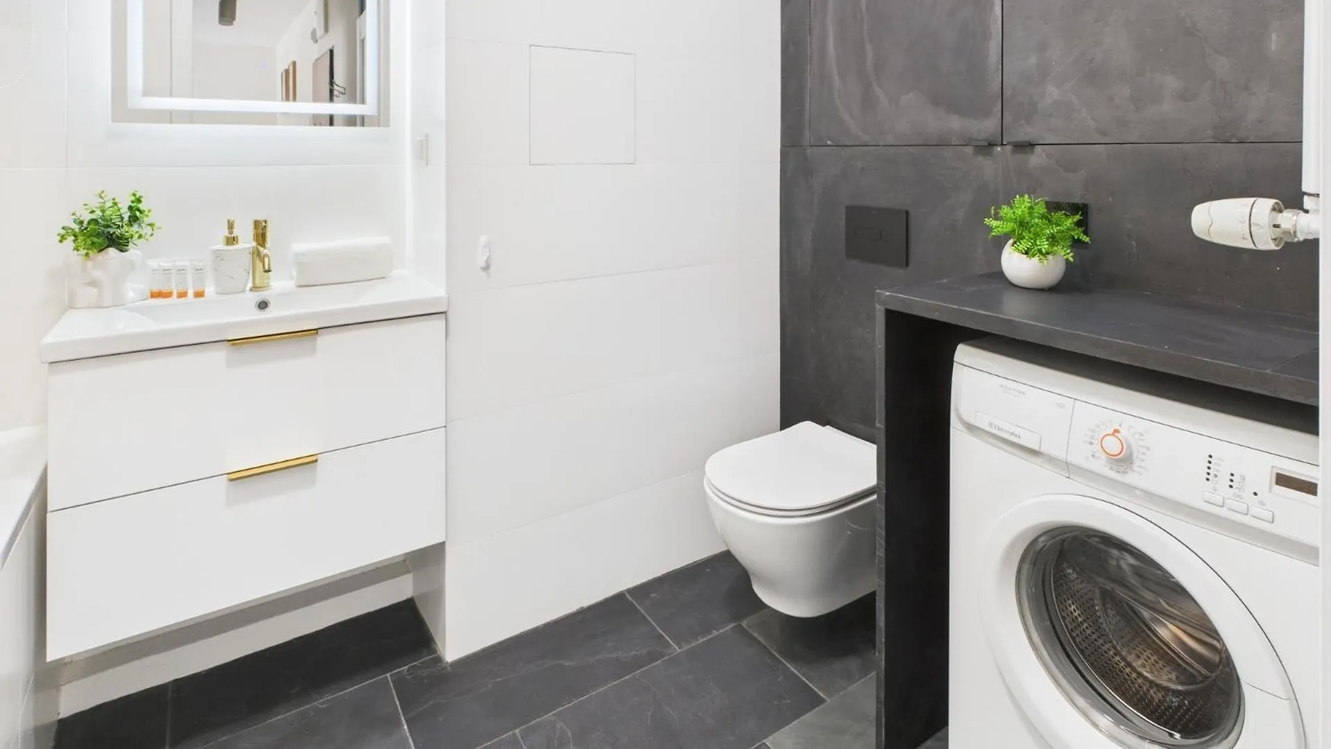 Chłodna Apartment European Square Warsaw by Renters