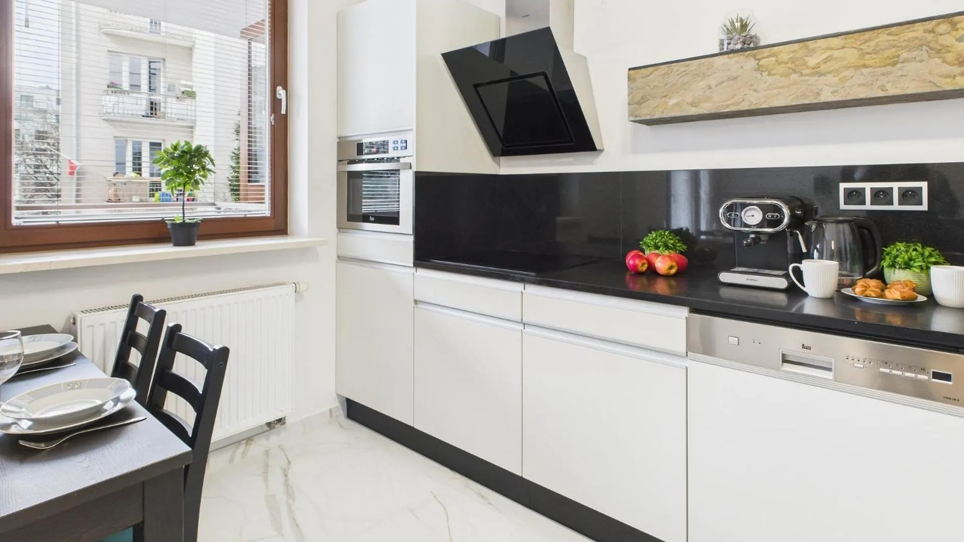 Chłodna Apartment European Square Warsaw by Renters