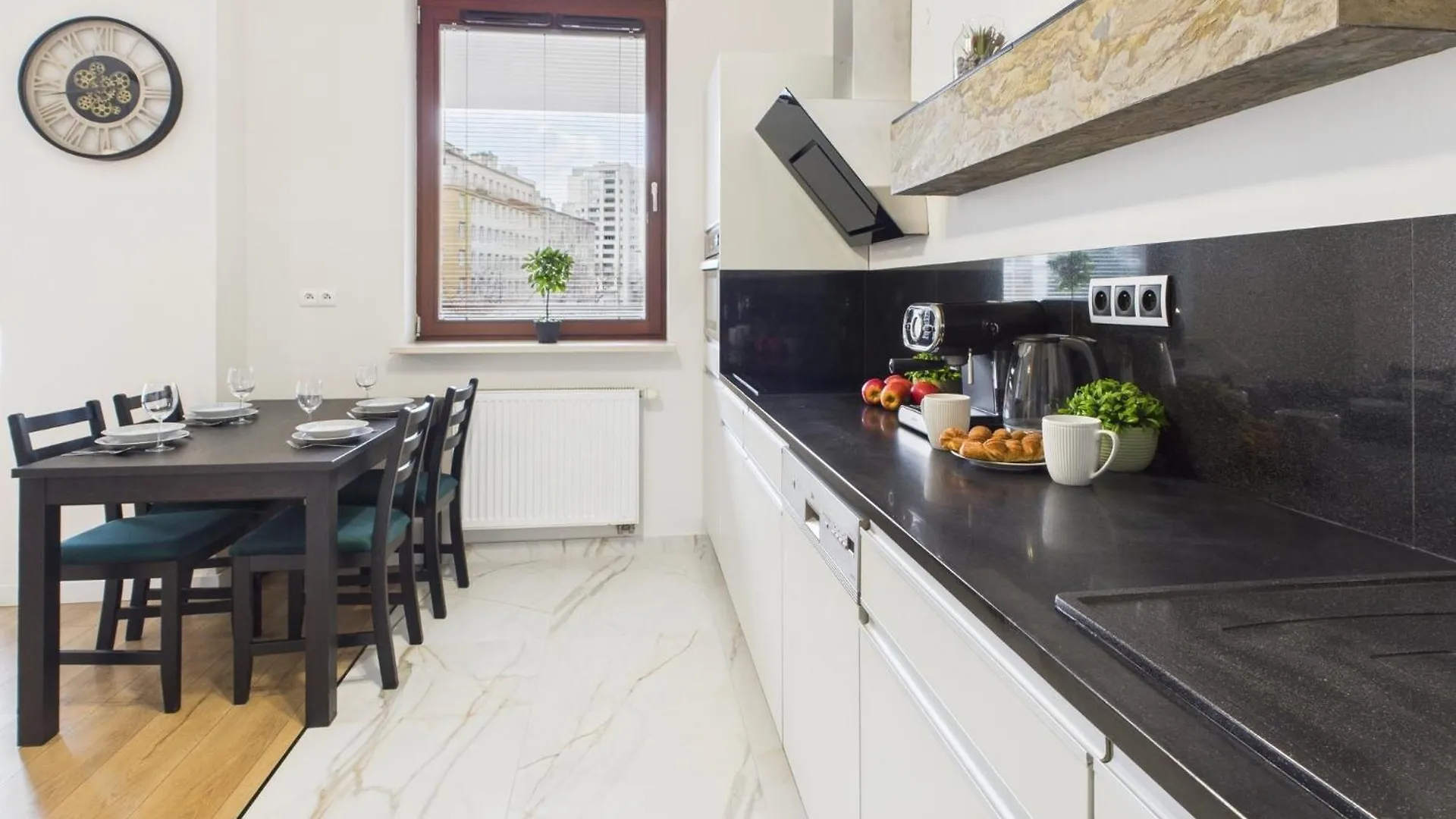 Chłodna Apartment European Square Warsaw by Renters